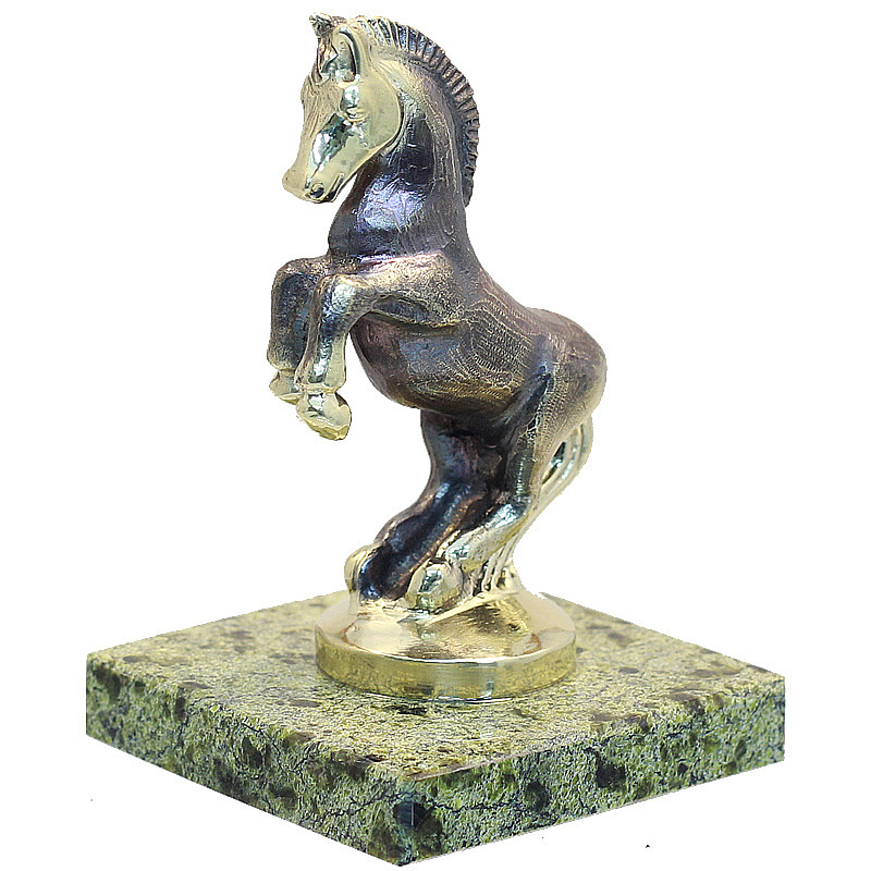 Лошадь на дыбах Лошадь на дыбах